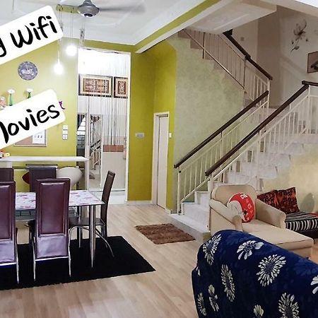 E&A Homestay Klia/ Sepang/ Nilai Eksteriør bilde
