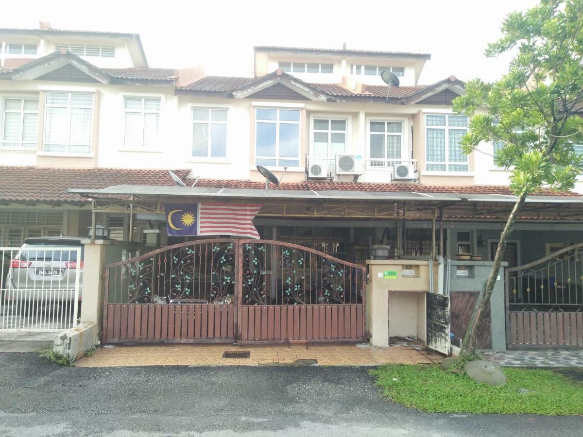 E&A Homestay Klia/ Sepang/ Nilai Eksteriør bilde